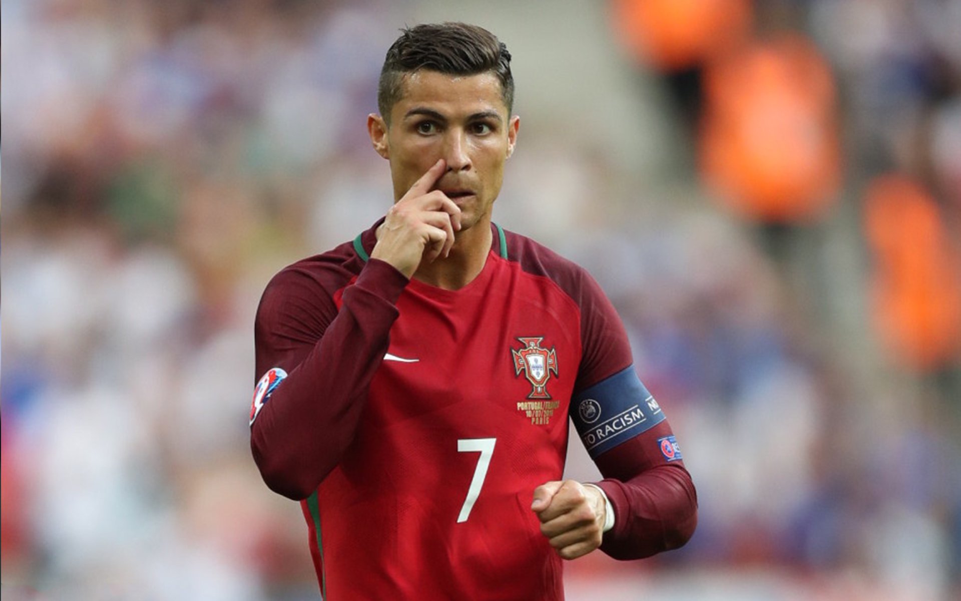 19岁荷兰新带刀后卫荷甲横空出世5大欧洲豪门疯抢,荷兰足球后卫